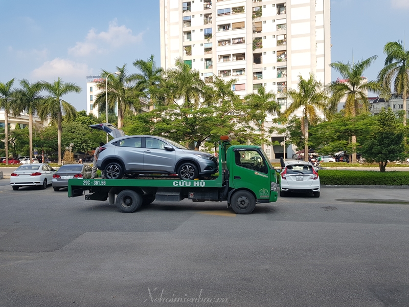 Xe Honda ô tô HR-V được chở về sân đại lý Honda ô tô Mỹ Đình chiều 11/7/2018