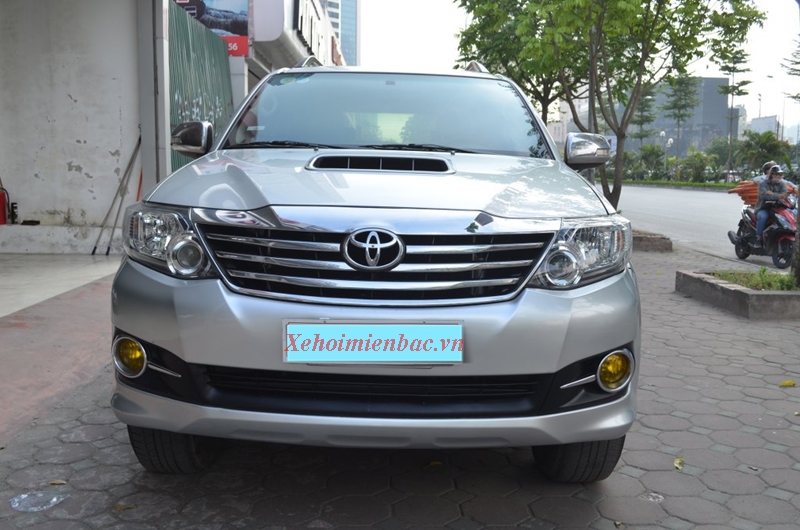 Xe Toyota Fortuner 2.5G 2015 màu bạc