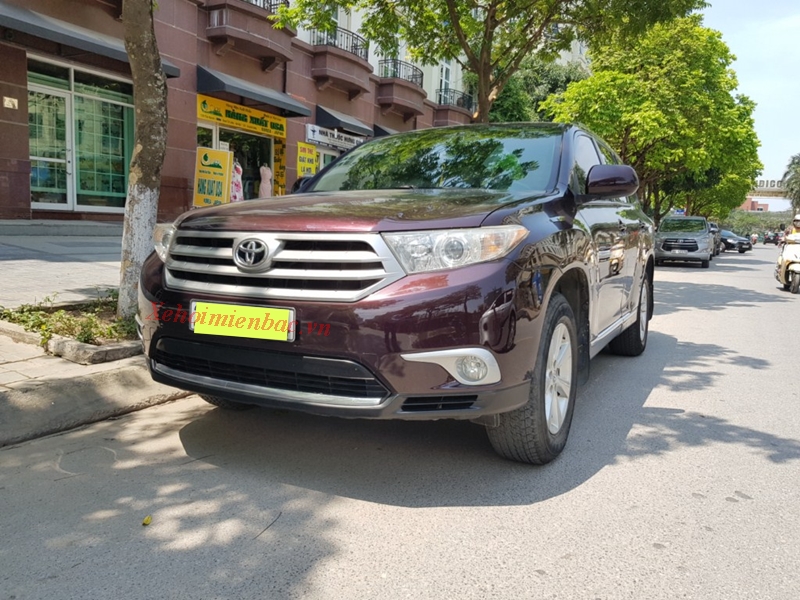 Đầu xe Toyota Highlander SE 2011