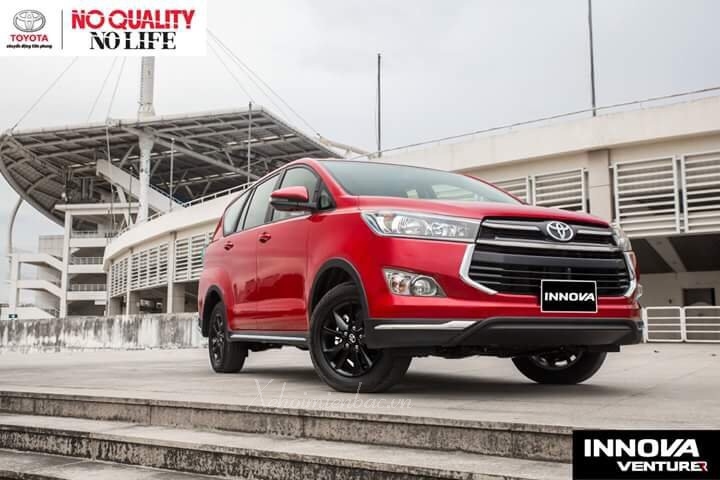 Xe Toyota Innova Venturer màu đỏ mới