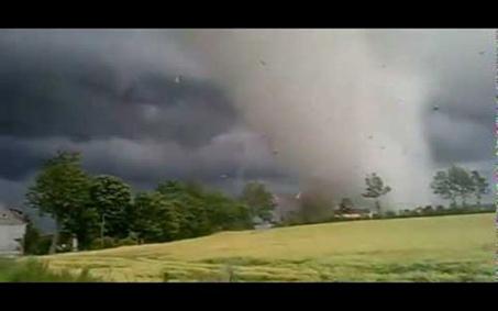 Description: http://nld.vcmedia.vn/1aTT9VxwkqLTeMN54a2sShLT5y7H/Image/2012/07/ba1_7a54e.jpg