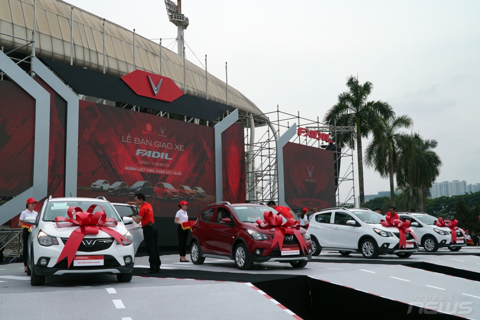 TRONG 1 NGÀY VINFAST GIAO 650 XE FADIL TỚI KHÁCH HÀNG TRONG 1 NGÀY VINFAST GIAO 650 XE FADIL TỚI KHÁCH HÀNG