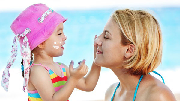 Những lý giải vì sao bạn phải dùng kem chống nắng mỗi ngày Những lý giải vì sao bạn phải dùng kem chống nắng mỗi ngày
