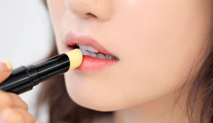 Cách sử dụng son dưỡng và son môi để giúp đôi môi thêm khỏe Cách sử dụng son dưỡng và son môi để giúp đôi môi thêm khỏe