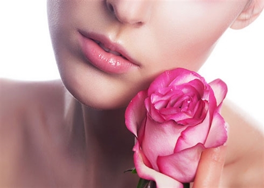 Vì sao nên sử dụng nước hoa hồng trong quá trình chăm sóc da mặt? Vì sao nên sử dụng nước hoa hồng trong quá trình chăm sóc da mặt?