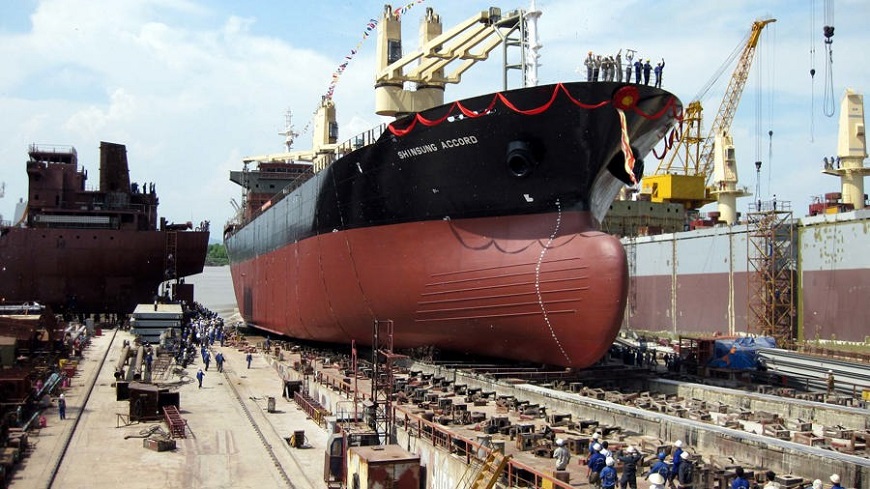 Nhờ vào khả năng chịu lực tốt, chống ăn mòn và chống oxy hóa vượt trội, tôn lạnh là vật liệu lý tưởng để chế tạo các bộ phận yêu cầu độ bền cao, vận hành trong môi trường khắc nghiệt