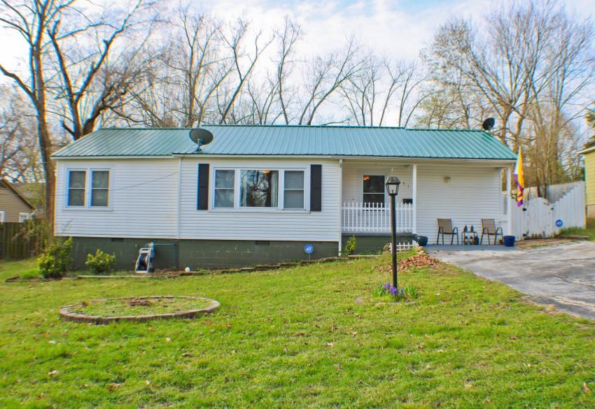 Thiết kế nhà mái tôn màu xanh ngọc đơn giản