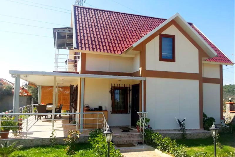 Nhà mái tôn cách nhiệt nếu được thi công và bảo vệ đúng cách vẫn có thể bền vững sau những cơn bão mạnh trên cấp 12