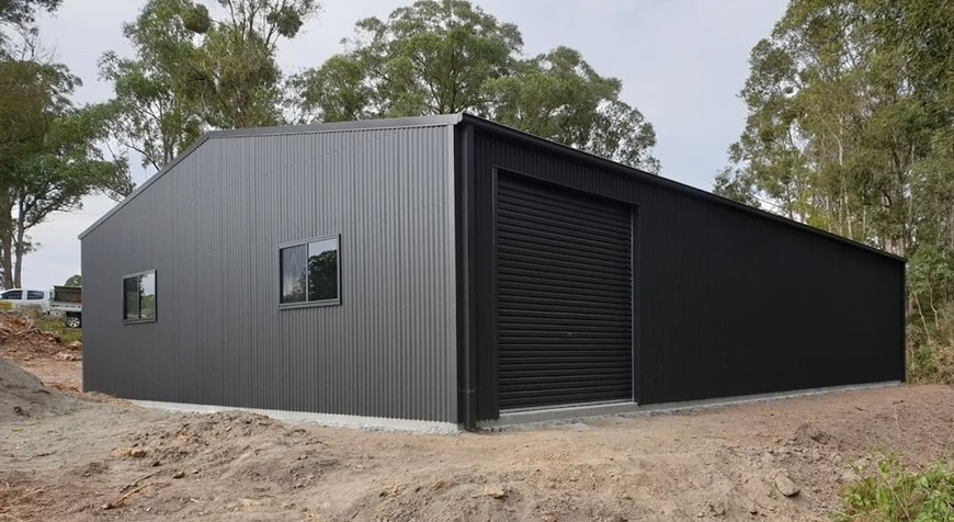 Tôn 1 lớp có giá cả phải chăng đối với các công trình tạm thời hay mái che sân vườn đơn giản