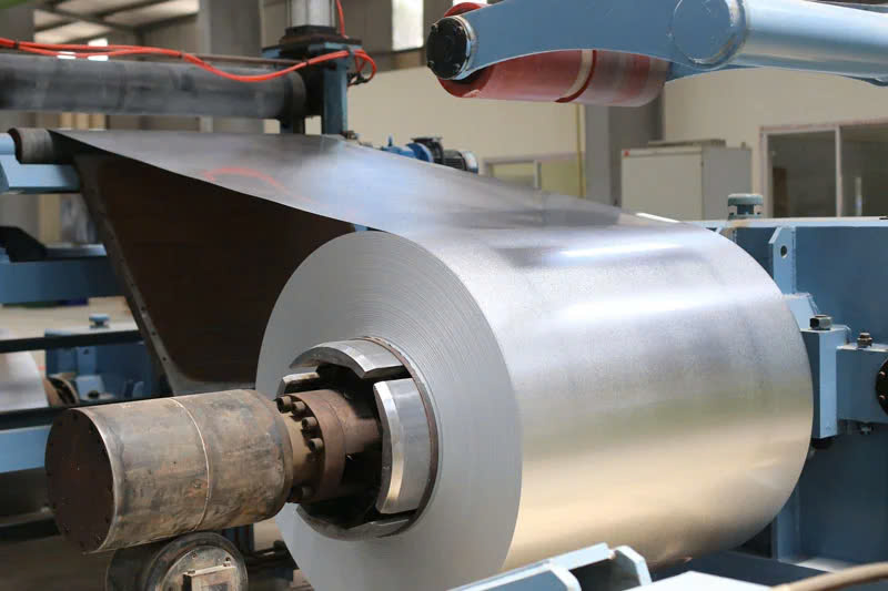 Bề mặt tôn lạnh chất lượng cao có lớp mạ đều màu, sáng bóng, không bong tróc hay gợn sóng