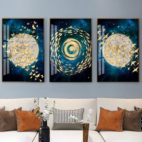 Tranh treo tường tạo điểm nhấn ấn tượng cho phòng khách