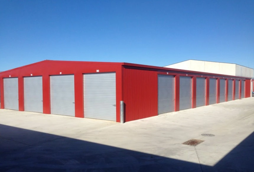 Mái tôn chống nóng còn được ứng dụng rộng rãi trong các nhà xưởng, kho bãi