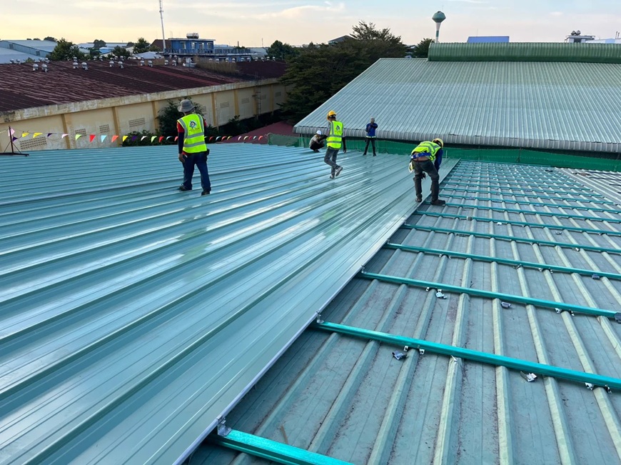 Giải pháp lợp chèn giúp thi công nhanh, không gián đoạn sản xuất với những công trình vẫn đang hoạt động thường xuyên