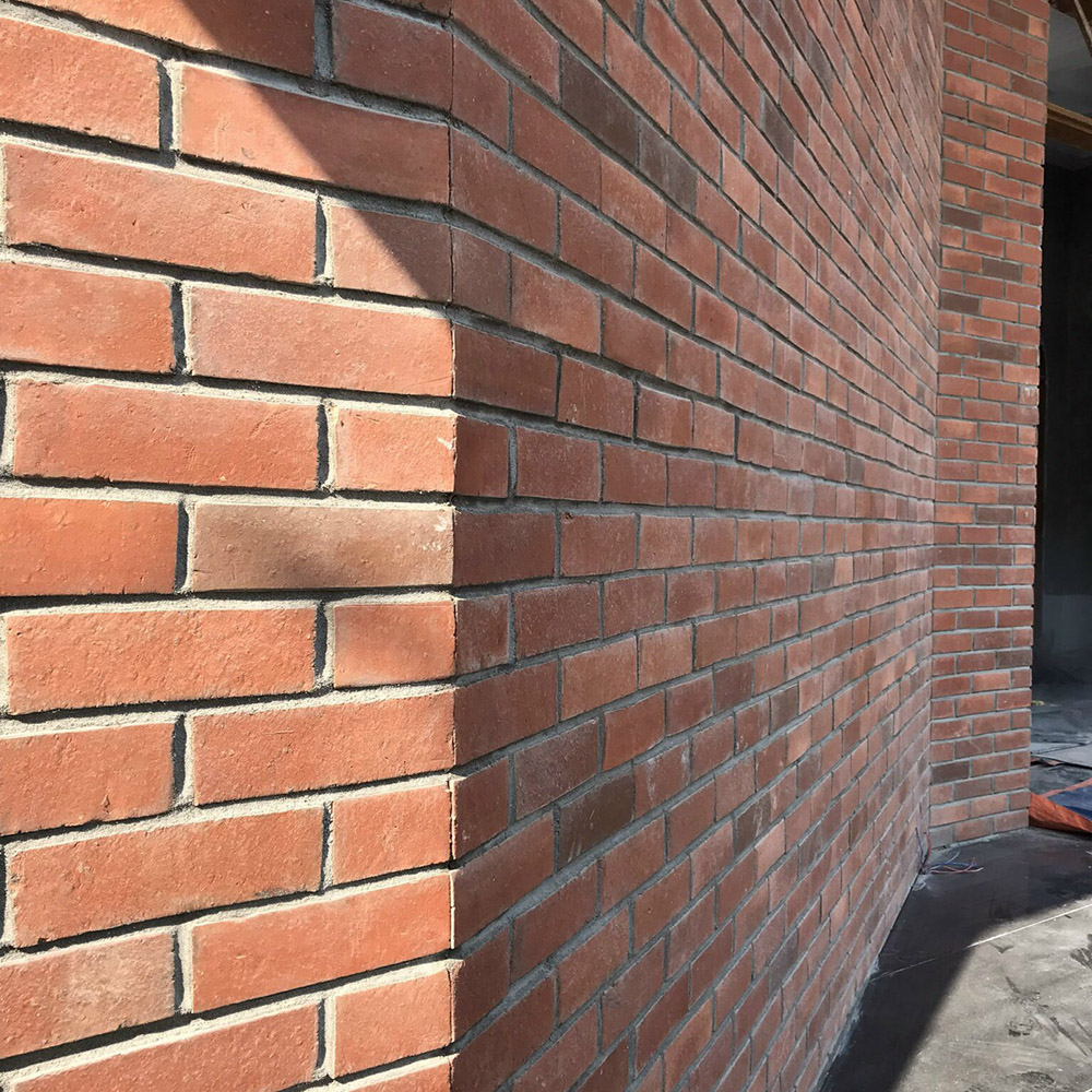 Để tính toán lượng gạch cần dùng, bạn cần xác định diện tích tường cần xây dựng và kích thước của từng viên gạch