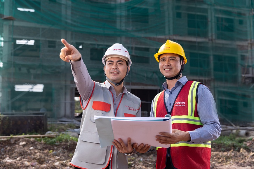 Thay vì tự tính toán với độ chắc chắn thấp, việc tham khảo ý chuyên gia xây dựng sẽ giúp tăng độ chính xác hơn