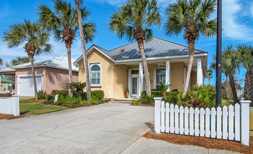 Vật liệu lợp mái nhà ở Miền Trung phải đáp ứng những yêu cầu khác biệt và khắt khe để đảm bảo an toàn cho người dân