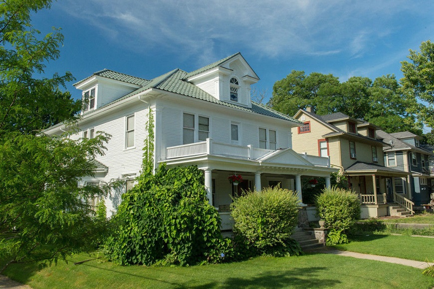 Tôn giả ngói màu xanh rêu vừa mang hơi hướng cổ điển vừa là màu mang lại màu sắc tươi mát