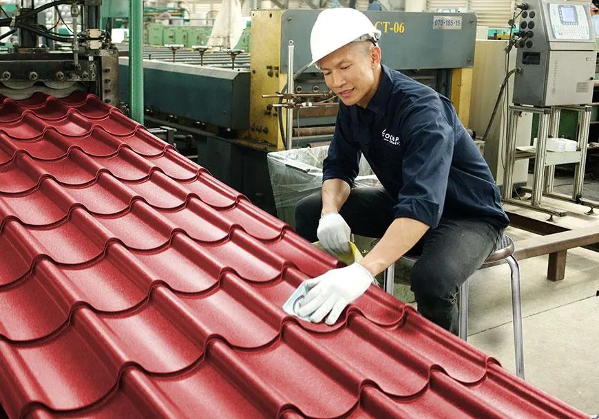 Lấy cảm hứng từ sự tinh tế của kim cương, bề mặt phủ sơn cao cấp tạo hiệu ứng lấp lánh sang trọng