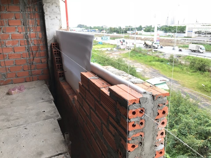 Tường 2 lớp giúp các ngôi nhà hướng Tây giảm hấp thụ nhiệt tối đa