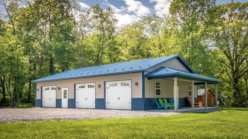 Nhà ống cấp 4 với mái tôn xanh dương