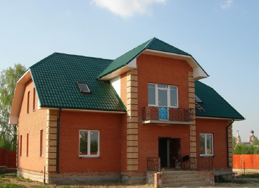 Một công trình nhà gạch lợp mái tôn kim cương với giá trị thẩm mỹ cao