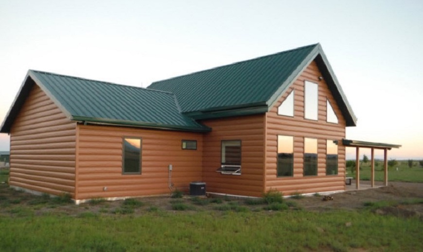 Màu tôn kim cương xanh cũng rất thích hợp cho ngôi nhà gỗ