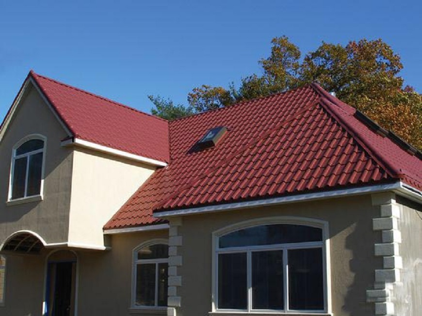 Nhà cấp 4 một tum với mái tôn đỏ kim cương là sự lựa chọn an toàn cho gia chủ