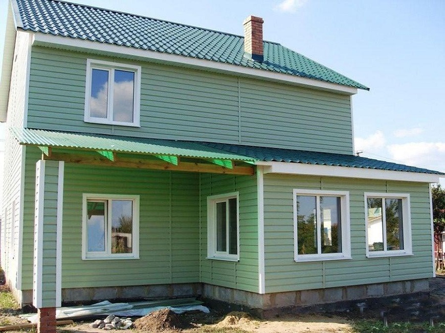 Nhà 2 tầng phong cách Châu Âu với ống khói đặc trưng