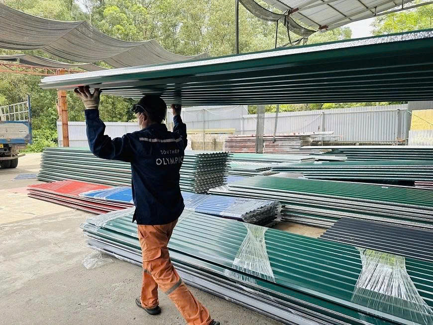 Thực hiện đúng các bước khi vận chuyển tôn lợp sẽ giúp sản phẩm đến tay công trình trong tình trạng tốt nhất, đảm bảo chất lượng và thẩm mỹ của mái lợp