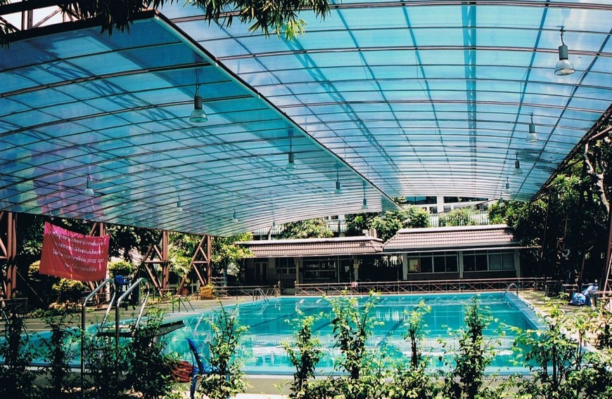 Với khả năng lấy sáng vượt trội, tấm lợp lấy sáng Olympic giúp không gian hồ bơi luôn sáng sủa, thoáng đãng