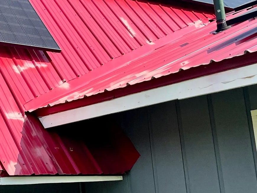 Tránh mua tôn giả, tôn giá rẻ để giảm thiểu tình trạng mái tôn nhanh bạc màu, loang lổ thiếu thẩm mỹ