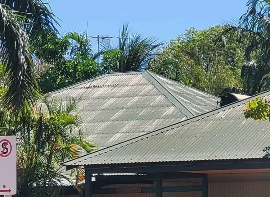 Độ bền màu còn tùy thuộc vào chất lượng công nghệ mạ màu của thương hiệu tôn