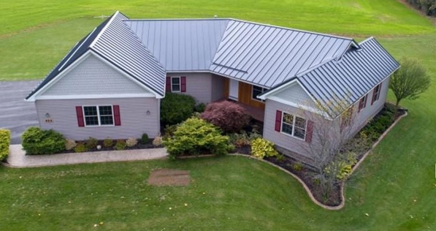 Tôn lợp mái màu ghi xám giúp công trình mang vẻ đẹp thanh lịch, sang trọng