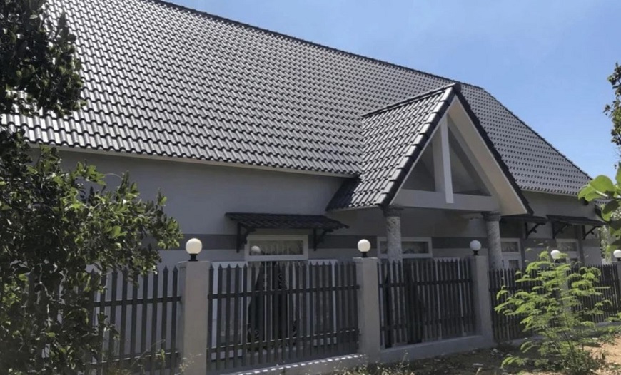 Tôn lạnh lợp mái Olympic màu ghi xám nâng tầm nét đẹp công trình