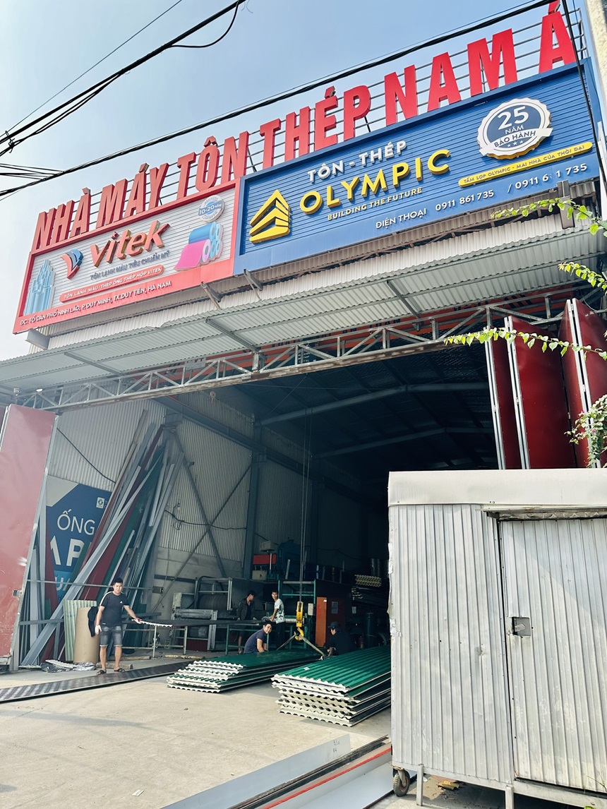 Thép hộp mạ kẽm Vitek nổi bật nhờ chất lượng ổn định, giá cả hợp lý và uy tín lâu năm