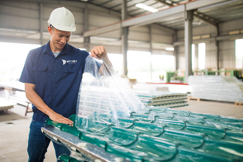 Bên trong nhà máy sản xuất tôn Mỹ Việt