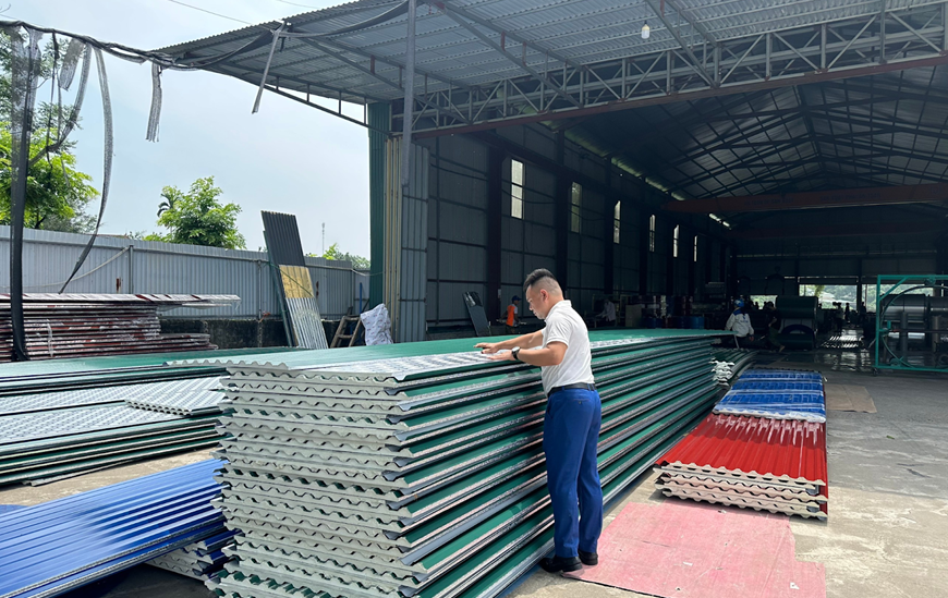 Quy trình sản xuất tôn chất lượng được đánh giá và giám sát khắt khe