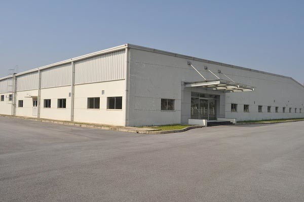 Nhà xưởng tôn màu trắng sữa phổ biến