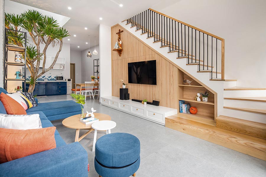 Bạn có thể lắp kệ dưới các bức tường trống hoặc những góc khuất để tạo thêm không gian lưu trữ mà không làm ảnh hưởng đến thiết kế chung của căn phòng