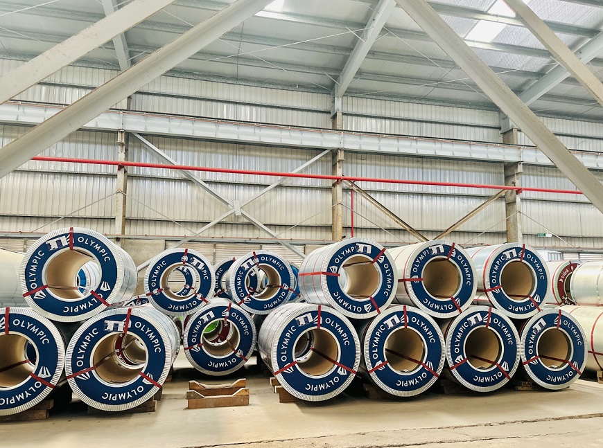 Quá trình sản xuất tôn cuộn lạnh Olympic tuân thủ nghiêm ngặt các tiêu chuẩn quốc tế, đặc biệt là tiêu chuẩn ASTM A792 - A792M của Hoa Kỳ