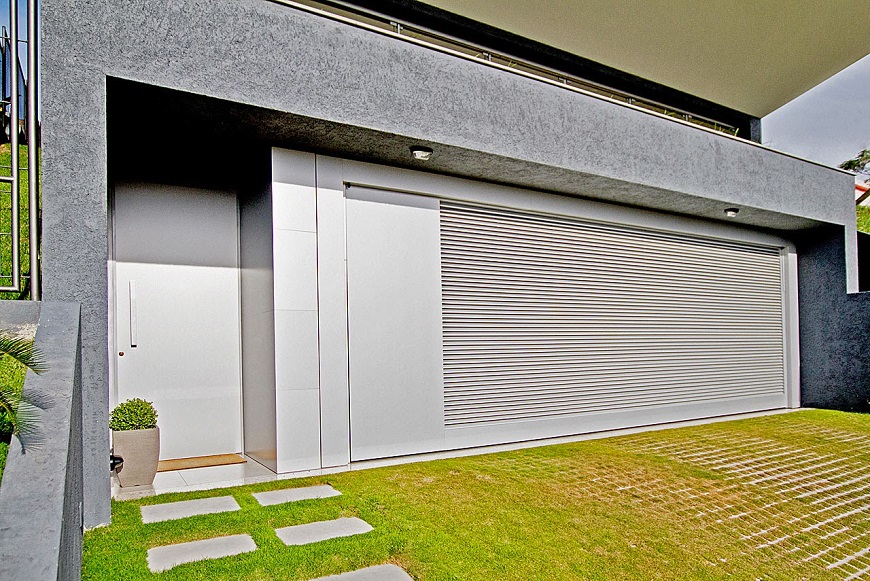 Có thể bạn chưa biết nhưng tôn cuộn lạnh Olympic còn được ứng dụng để làm cửa cuốn nhờ khả năng chống ăn mòn tốt