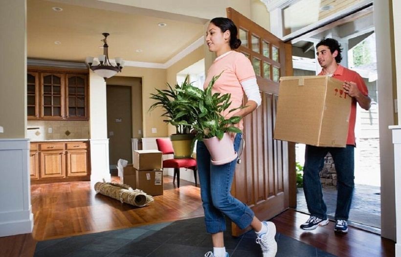 Mang những đồ dùng cần thiết khi chuyển vào nhà mới