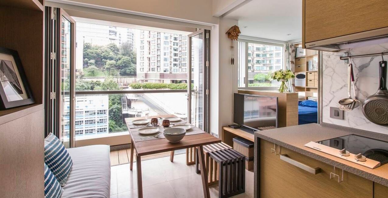 Bếp được xây dựng phong cách ban công mang lại không gian thoáng đãng