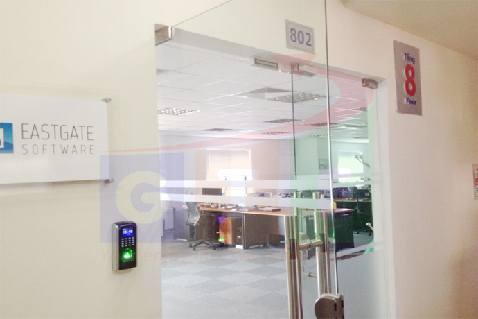 Lắp đặt thệ thống kiểm soát cửa vân tay tích hợp chấm công cho công ty EATGATE