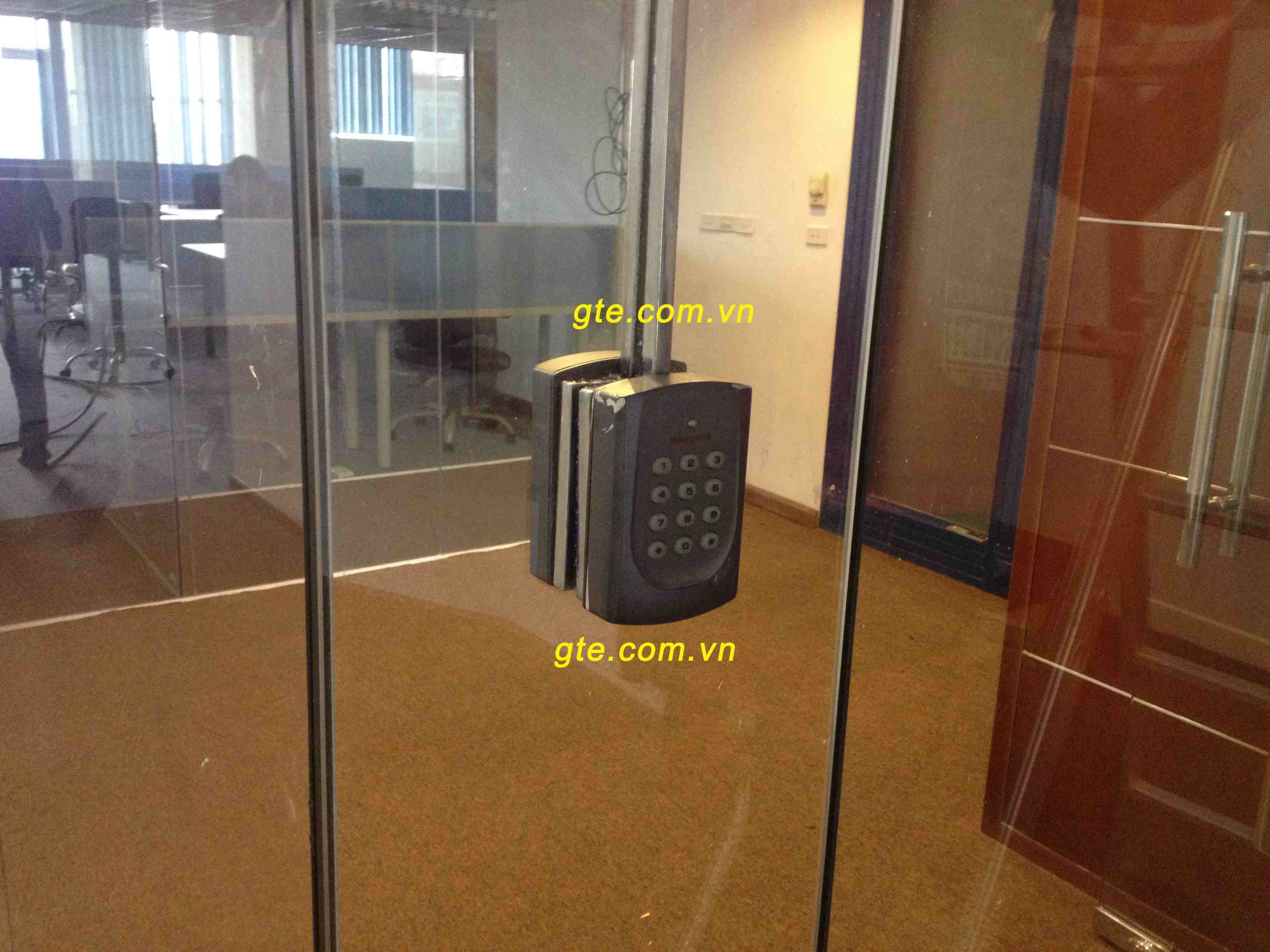 Lắp đặt hệ thống kiểm soát cửa