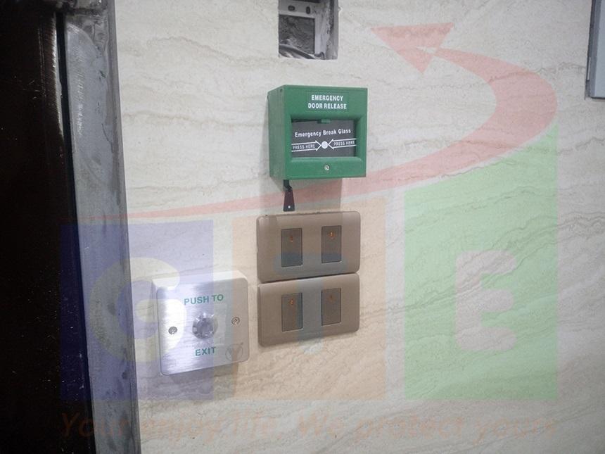 lắp đặt nút bấm exit, hộp đập khẩn cấp của hệ thống access control