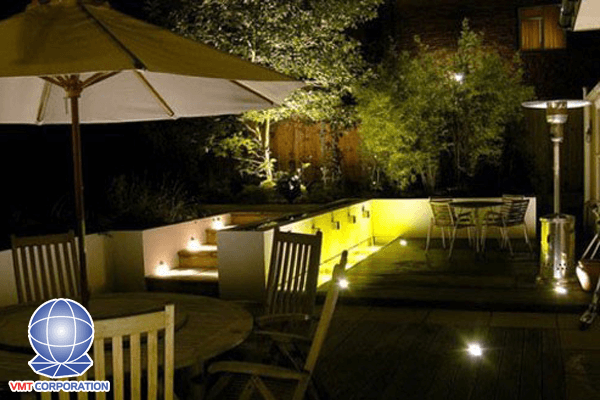 chiếu sáng quán cà phê bằng đèn âm đất