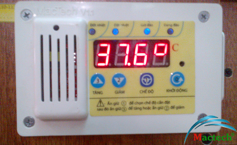 Chế độ chạy thử, màn hình nhảy các thông số khác nhau và quạt quá nhiệt sẽ quay