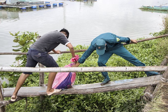 cá nuôi bè chết trắng