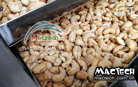 So sánh hạt điều rang tay và hạt điều rang máy